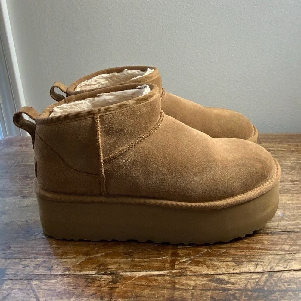 UGG Women's‎ Classic Ultra Mini Platform Size 9